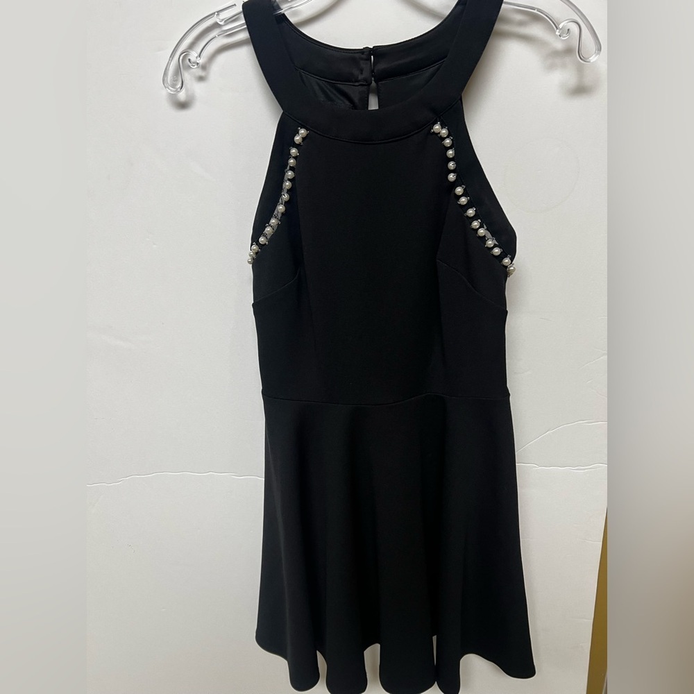 BY & BY BLACK SHORT PARTY DRESS W/BEADED ACCENTS. SIZE 7 JUNIOR